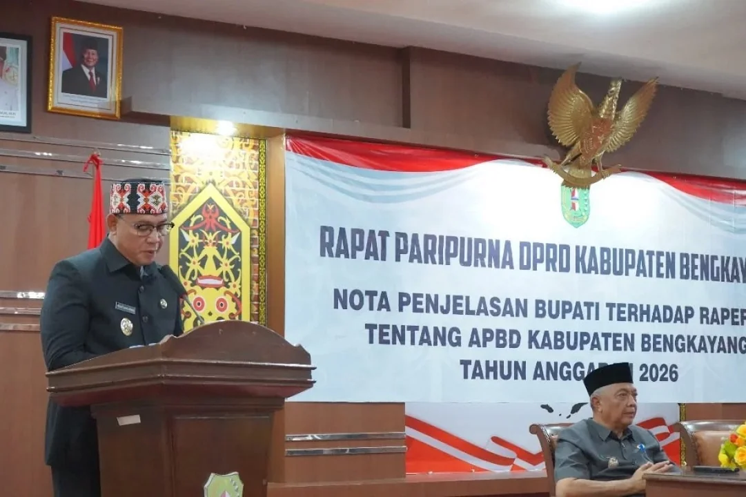 Bupati Bengkayang, Sebastianus Darwis sampaikan Nota Penjelasan Raperda tentang APBD 2026. | Tertekan Penurunan Dana Pusat Rp130 Miliar, APBD Bengkayang 2026 Dihadapkan Tantangan Fiskal Berat. (FOTO: HUMAS DPRD BKY.)