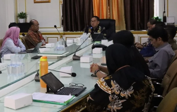Penjabat (Pj) Bupati PPU Makmur Marbun pimpin rapat Festival Harmoni Budaya Nusantara Tahun 2024. (Humas Diskominfo PPU).