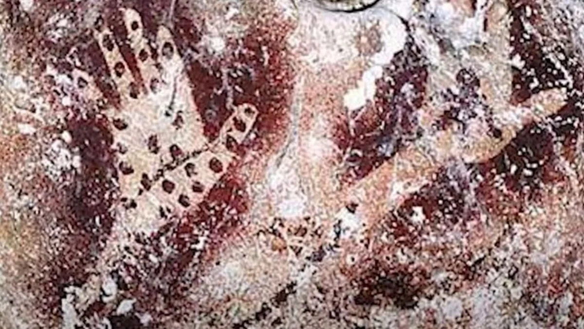 Goa Tapak Tangan Purbakala di kawasan Karst Sangkulirang-Mangkalihat, Kalimantan Timur, resmi diusulkan sebagai Geopark Nasional.