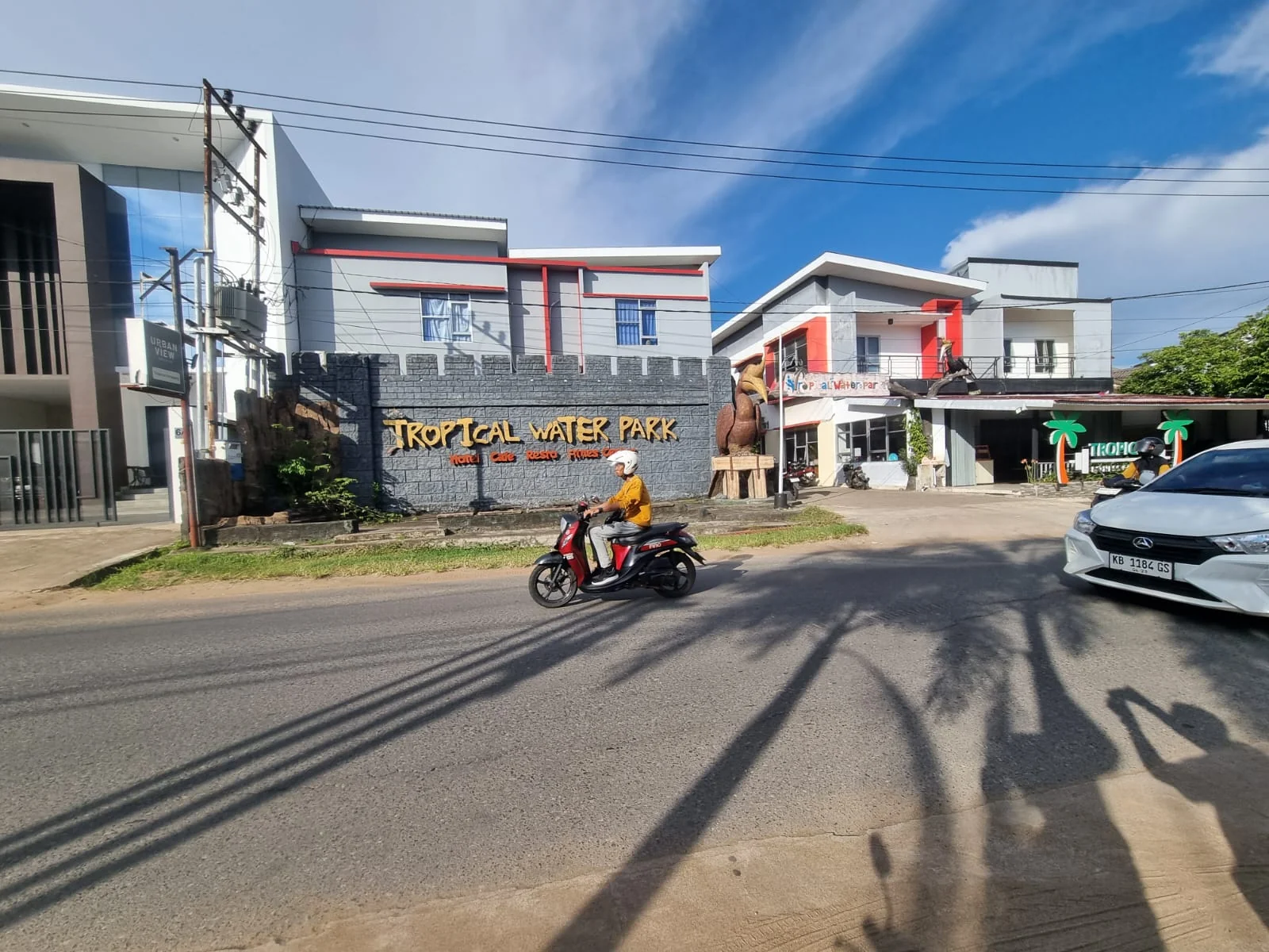 Wahana air di Tropical Waterpark tampak dari depan Jalan Agus Salim, Ketapang. (Nur Imam Satria)