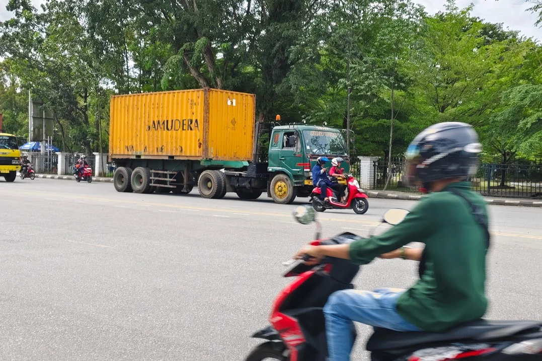 Lalu Lintas Pontianak Padat: Pemkot Godok Revisi Jam Operasional Angkutan Berat, Roda Dua Melonjak 3.000 Unit/Bulan. (FOTO: ISTIMEWA)