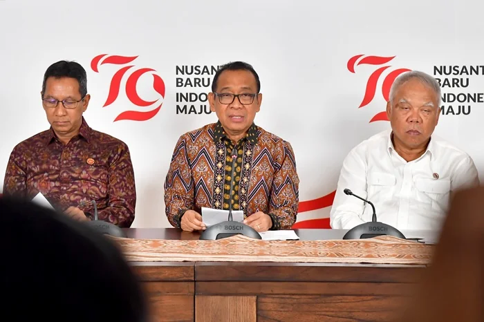 Mensesneg Pratikno konferensi pers di Gedung Utama Kementerian Sekretariat Negara, Jakarta. (Foto: BPMI Setpres/Rusman).