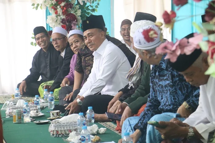 HADIR - Wakil Gubernur Kalbar Krisantus Kurniawan saat hadir pada Haflatul Imtihan atau pelepasan santri SMP Islam Khairul Munaajah Al Khoziny yang dirangkaikan dengan Haul ke-3 KH. Abdullah bin KH. Khofi dan Nyai Fatimah binti Ahmad di Pondok Pesantren K