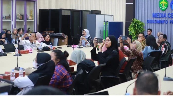 Kepala Bidang Kesehatan Masyarakat (Kesmas) Dinkes Kaltim, Fit Nawati saat konferensi pers di Diskominfo Kaltim.