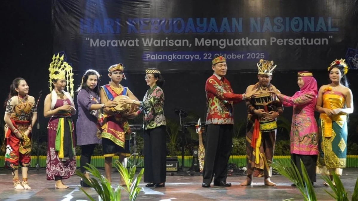 Pemprov Kalteng menggelar Gelar Seni Budaya 2025 di Taman Budaya Palangka Raya hadirkan berbagai pertunjukan seni tradisional dan modern sebagai wujud pelestarian budaya lokal dan penguatan persaudaraan lintas daerah. Foto: MMCKalteng