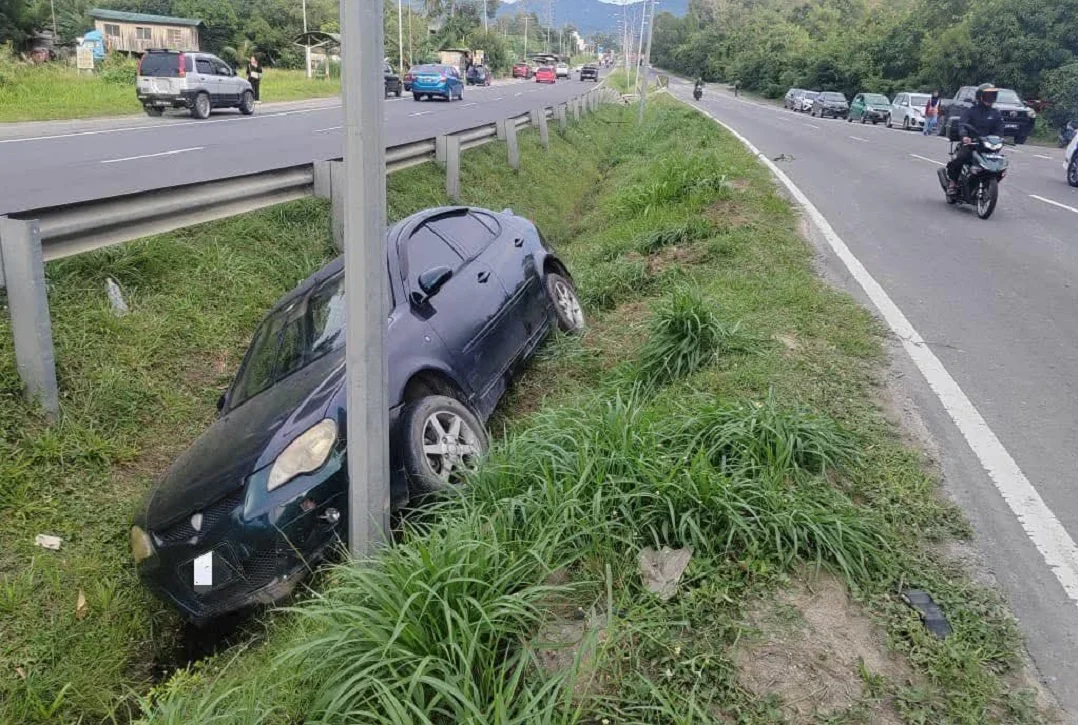 Kecelakaan Tunggal di Kota Kinabalu, Pengemudi Meninggal Usai Mobil Masuk Parit. (FOTO: PDRM)