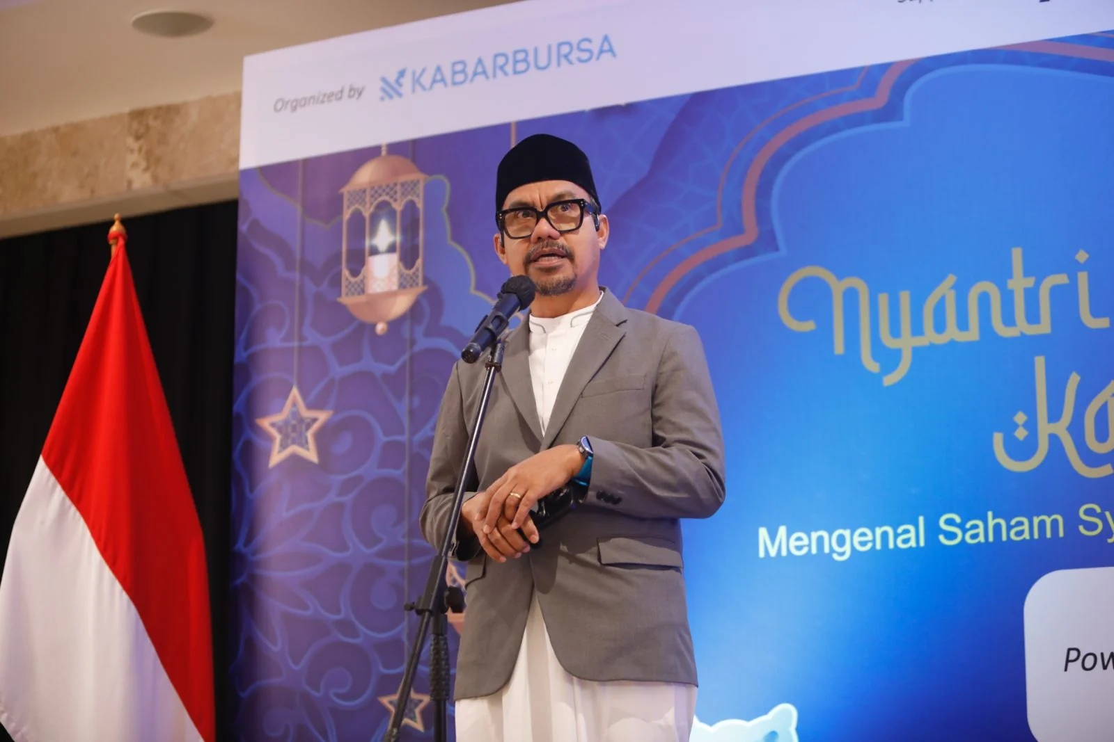 Founder dan CEO Kabar Bursa Upi Asmaradhana, saat membuka event Nyantri Saham Bareng Kabar Bursa di VIP Al Malik Masjid Istiqlal Jakarta, Sabtu, 15 Maret 2025. Foto: Kabar Bursa (int)