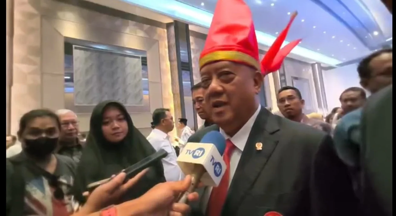 Ketua KONI Pusat, Letjen TNI (Purn) Marciano Norman saat ditemui sejumlah awak media setelah pelantikan pengurus Koni Sulsel pada Jumat (8/5/2026)
