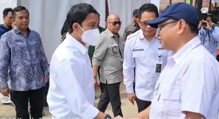 Rektor Universitas Balikpapan Dr Isradi Zainal menyambut kehadiran Plt Wakil Kepala Otorita Ibu Kota Nusantara (IKN) Raja Juli Antoni. (dok pribadi).