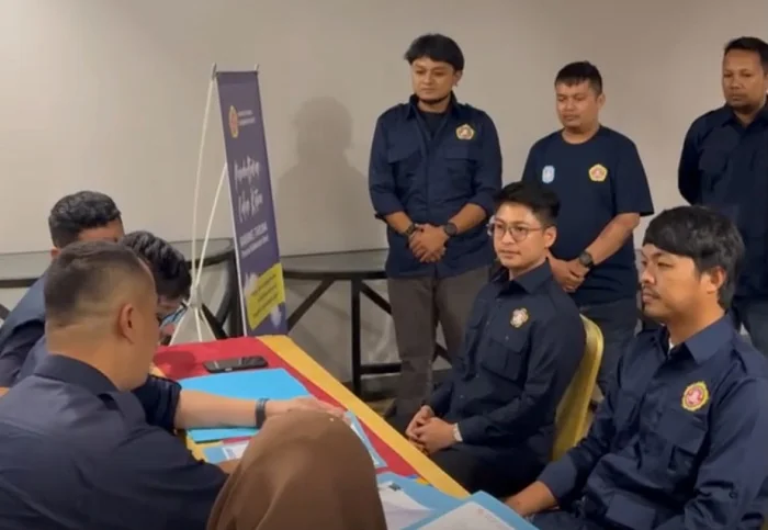 DAFTAR - Muhammad Alfarizi (Duduk Berkacamata) resmi mendaftarkan diri sebagai Calon Ketua Karang Taruna Kalbar.