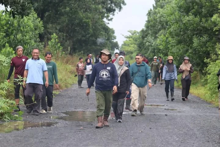 Gotong Royong Menanam 500 bibit Pohon (Poros Kalimantan)