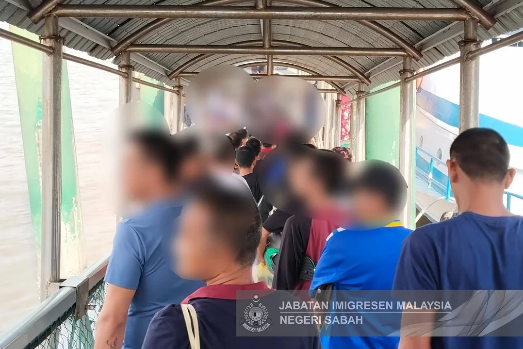 209 WNI Dipulangkan Imigrasi Malaysia via Kapal Laut Usai Jalani Hukuman. (FOTO: JIM SABAH)
