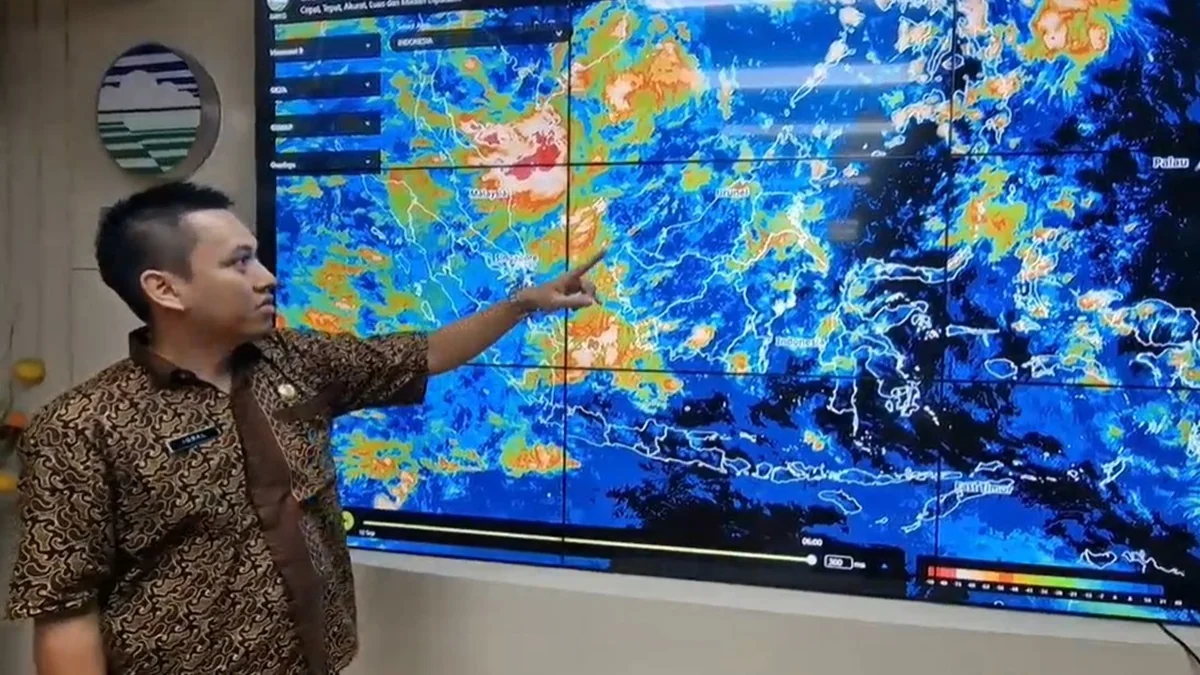 BMKG memperingatkan potensi hujan es di Kalimantan Barat dan sejumlah daerah lain akibat peralihan musim.