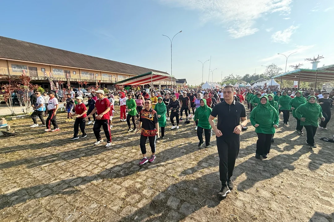 Penuh Semangat! Ribuan Warga Meriahkan HUT Ke-26 Landak Lewat Senam Zumba. (FOTO: ISTIMEWA)