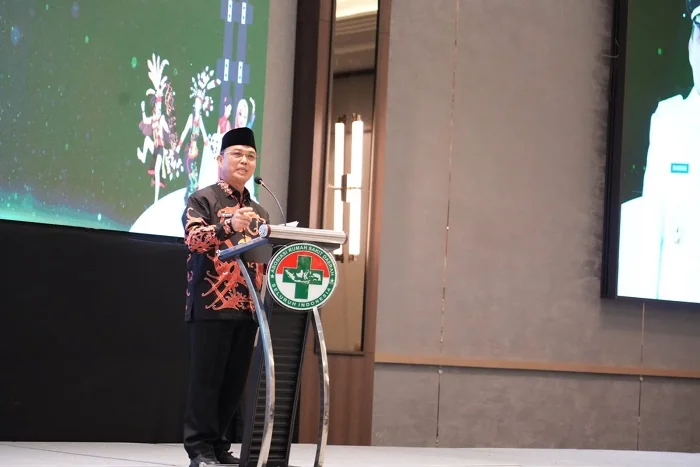 SAMBUTAN - Gubernur Ria Norsan saat memberikan sambutan pada pembukaan Rapat Kerja Nasional (Rakernas) XVI Asosiasi Rumah Sakit Daerah Seluruh Indonesia (Arsada) di Hotel Novotel Pontianak, Kamis (11/6/2026).
