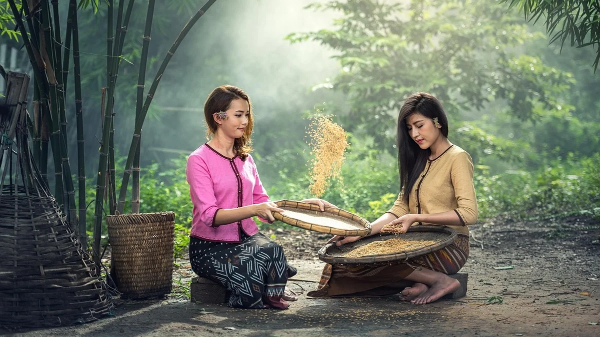 Ilustrasi Pemerintah menyalurkan BLT Rp30 triliun untuk 35 juta keluarga serta meluncurkan Program Magang Nasional bagi lulusan baru.