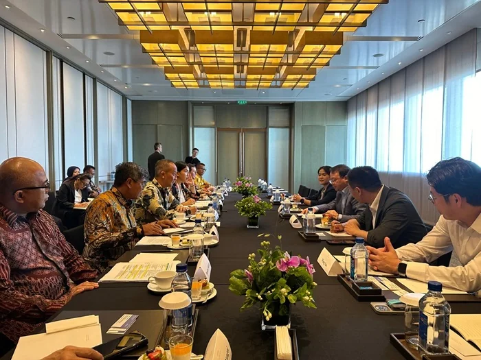 Jajaran SAIC-GM-Wuling Automobile Co., Ltd di Beijing dengan Kementerian Perindustrian Indonesia.