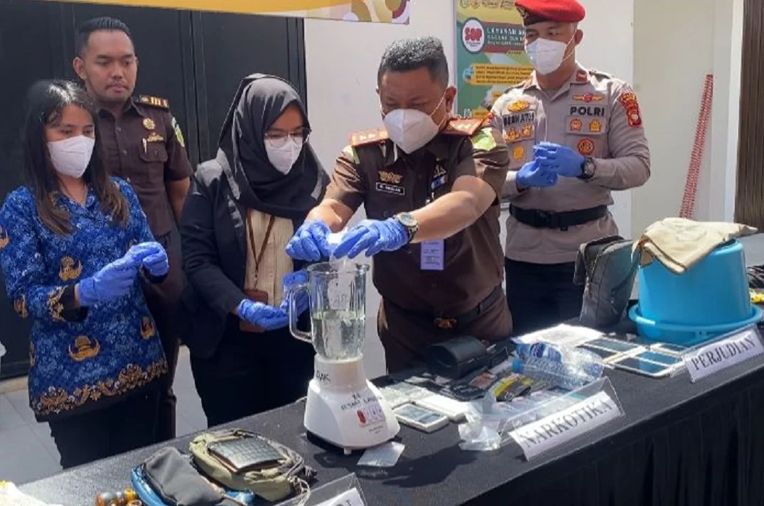 Kejari Landak Musnahkan Barang Bukti: Narkotika Mendominasi, Cegah Penyalahgunaan. (FOTO: HENDRI MARCELLENO)