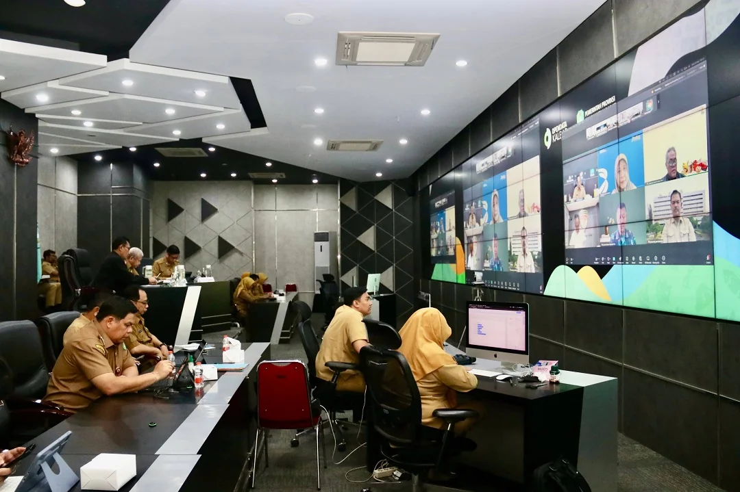 Suasana rapat virtual bersama Mendagri | Tiga Poin Penting: Mendagri Tekankan Hal Ini yang Harus Dilaksanakan Kepala Daerah. (FOTO: ADPIM)