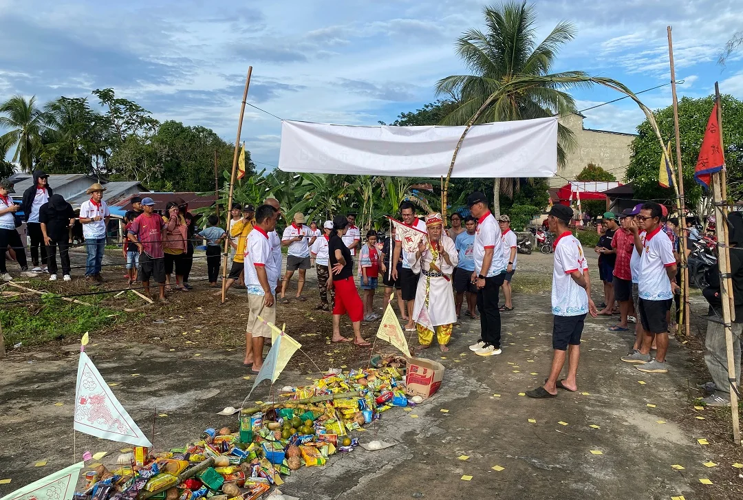Penuh Makna dan Semarak, Ritual Sembahyang Rampasan Meriahkan Kota Ngabang. (Foto: IST.)