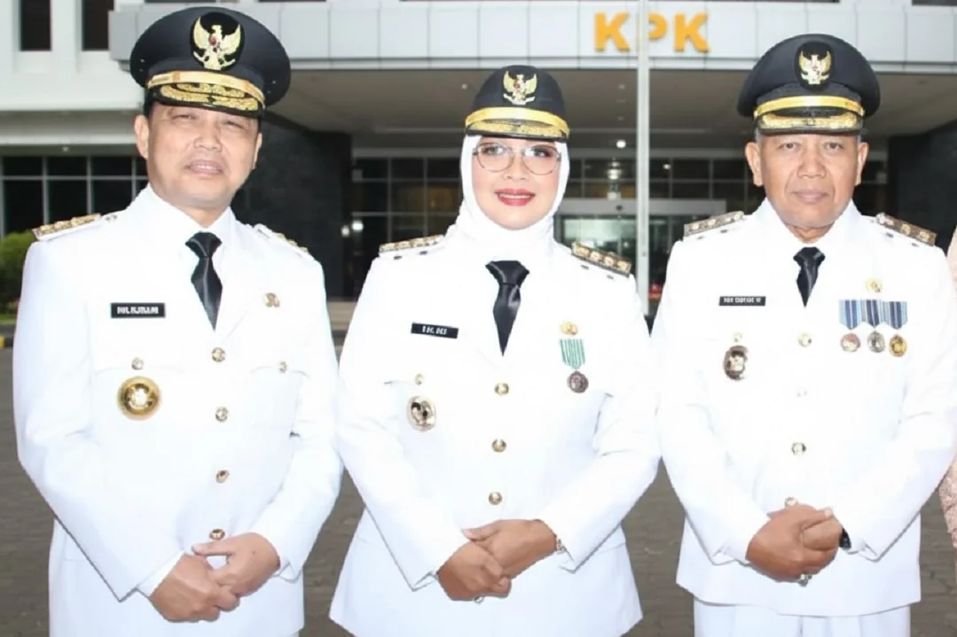 Gubernur Kalbar, Ria Norsan dan Istrinya Bupati Mempawah, Erlina besera Wabup Mempawah, Juli Suryadi. (FOTO: ISTIMEWA)
