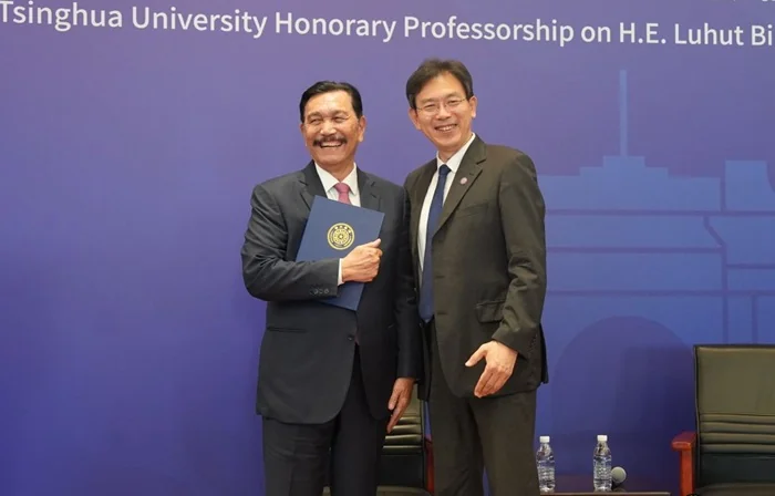 Menko Marves Luhut  Binsar Panjaitan raih gelar Professor Kehormatan di Tsinghua University.