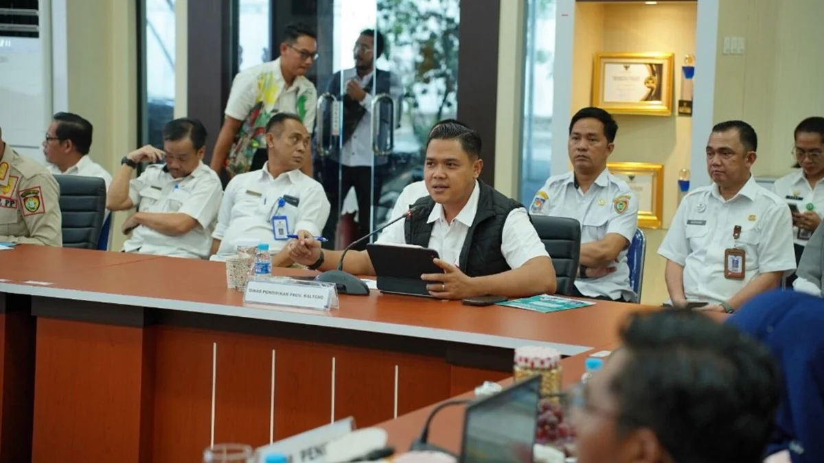 Plt. Kadisdik Kalteng Muhammad Reza Prabowo menegaskan komitmen Dinas Pendidikan dalam mewujudkan transparansi, akuntabilitas, dan partisipasi publik melalui digitalisasi layanan dan keterbukaan informasi. Foto: MMCKalteng