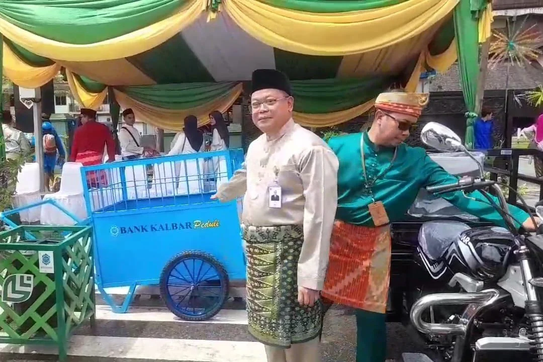 Dukung Pontianak Raih Adipura, Bank Kalbar Sumbang Kendaraan dan Tempat Sampah di HUT ke-254. (FOTO: ENDRA DESPANI)