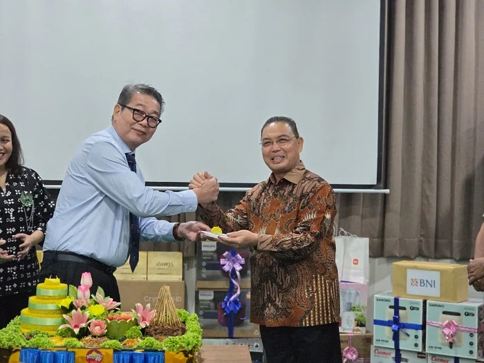 Gubernur Kalimantan Barat saat menghadiri  syukuran Hari Ulang Tahun (HUT) ke-4 RS Medika Djaya di Aula RS Medika Djaya, Jalan Paris I, Pontianak, Senin malam (27/7/2026).