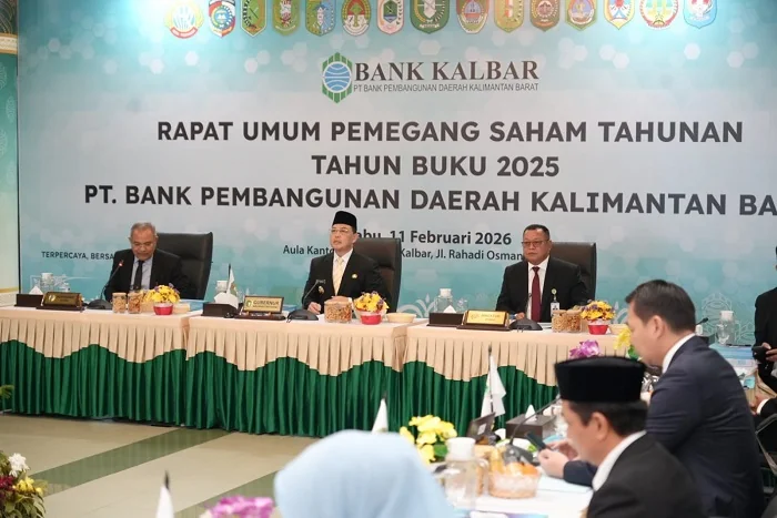 RUPS - Gubernur Kalimantan Barat Ria Norsan saat Rapat Umum Pemegang Saham (RUPS) Tahunan Tahun Buku 2025 sekaligus RUPS Luar Biasa (LB) PT Bank Pembangunan Daerah Kalimantan Barat (Bank Kalbar), bersama para kepala daerah pemegang saham se-Kalimantan Bar
