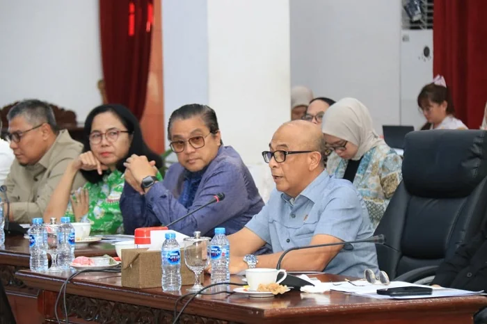LEGISLATOR - Wakil Ketua Banggar DPR RI  Sekaligus Legislator Syarif Abdullah saat kunjungan kerja bersama anggota Banggar DPR RI dan Pemprov Kalbar di Balai Petitih Kantor Gubernur Kalbar, Rabu (15/7/2026)