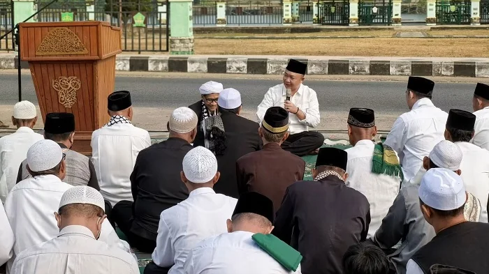 SAMBUTAN - Bupati Ketapang Alexander saat memberikan sambutan dalam kegiatan Salat Istisqa yang digelar DM Ikkramat di Keraton Matan Tanjungpura