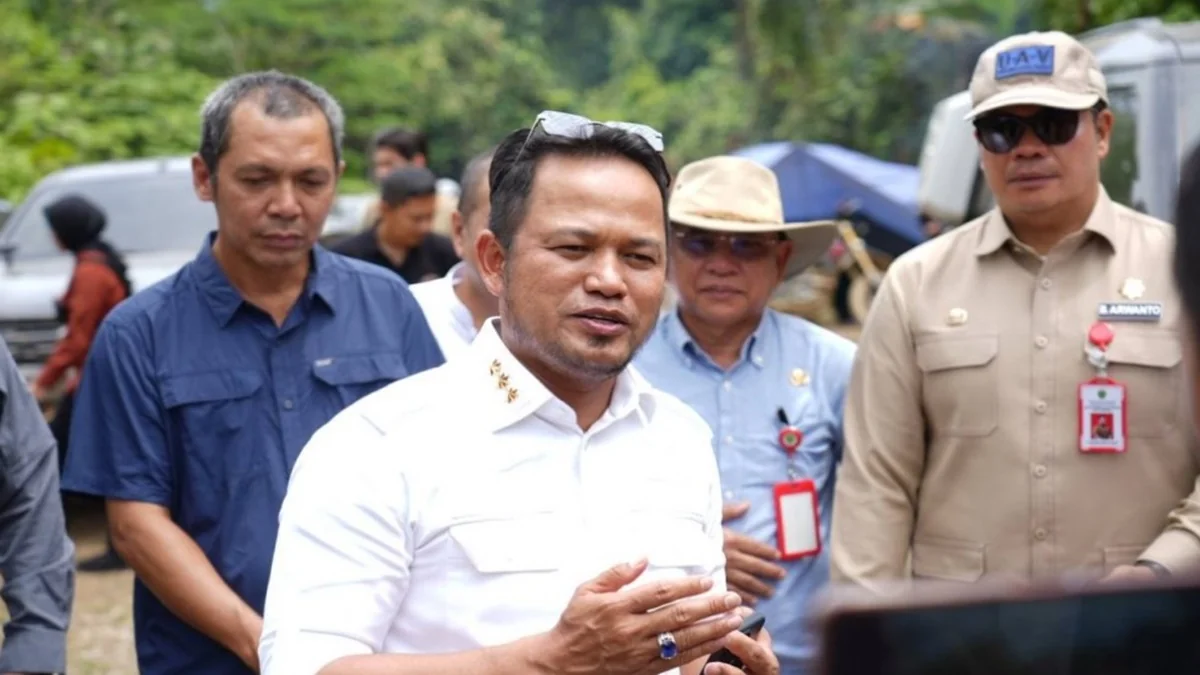Gubernur Kaltim Harum meninjau keberhasilan pembukaan kembali jalur Sotek–Bongan sepanjang 105 km yang sempat tertutup hutan selama bertahun-tahun. Foto: adpimprovkaltim