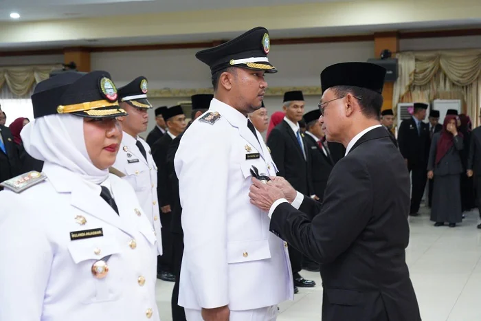 PELANTIKAN - Wali Kota Pontianak Edi Rusdi Kamtono melantik 32 pejabat administrator dan 27 pejabat pengawas serta sejumlah kepala sekolah, kepala puskesmas hingga pejabat fungsional.
