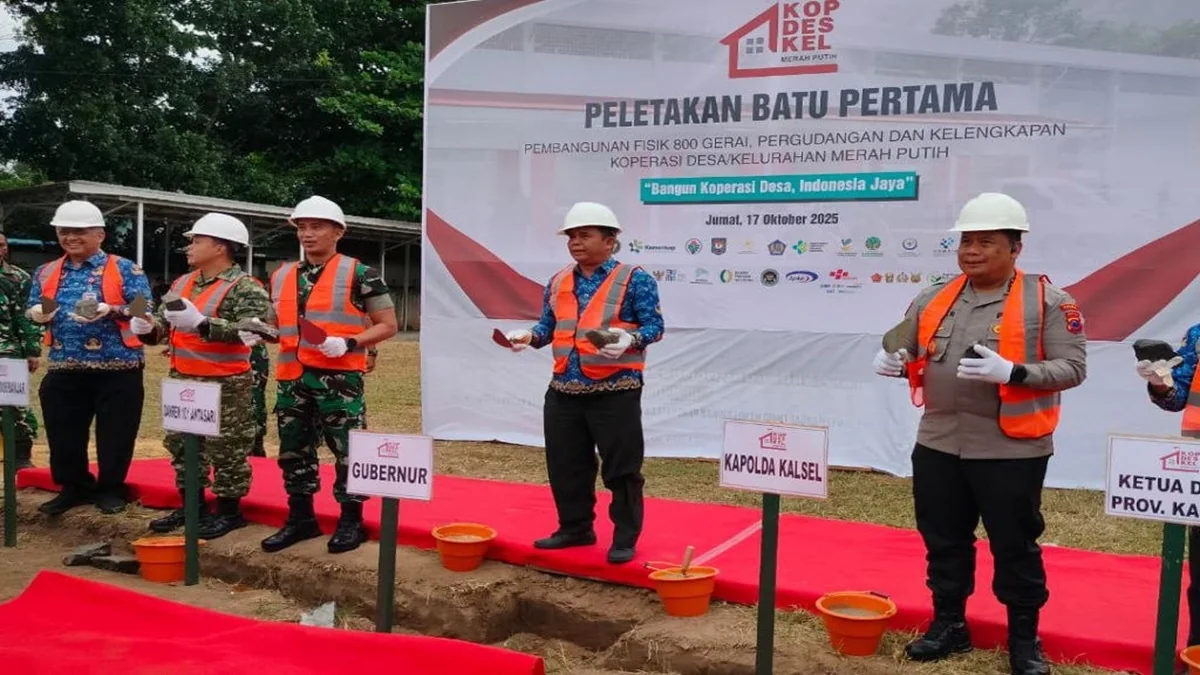Kalimantan Selatan resmi menjadi provinsi pertama di Indonesia yang meresmikan peletakan batu pertama Gerai dan Pergudangan Koperasi Merah Putih. Foto: MC Kalsel