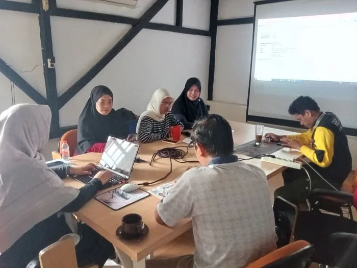 RAPAT - Personel Dompe Ummat saat rapat realisasi program rogram Tebar Faedah Kurban pada momentum Iduladha 2026.
