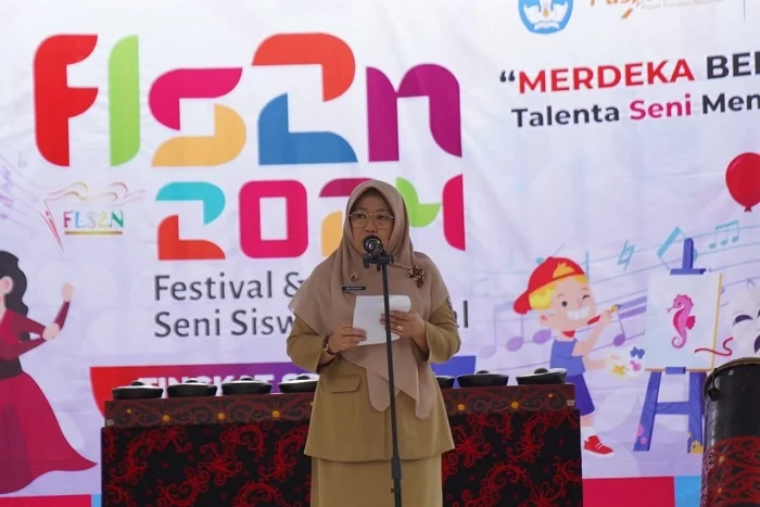 Kepala Dinas Pendidikan dan Kebudayaan Kota Pontianak Sri Sujiarti mengimbau seluruh SD dan SMP untuk meniadakan aktivitas pembelajaran di luar ruangan.