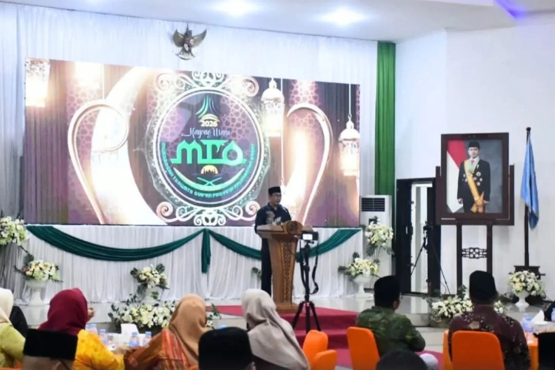 Sekda Kayong Utara sekaligus ketua umum panitia MTQ Kalbar ke-34, Erwin Sudrajat sampaikan sambutan. | Sekda Kayong Utara Ajak Masyarakat Bersatu Sukseskan Acara Akbar MTQ Kalbar ke-34. (FOTO: PROKOPIM)
