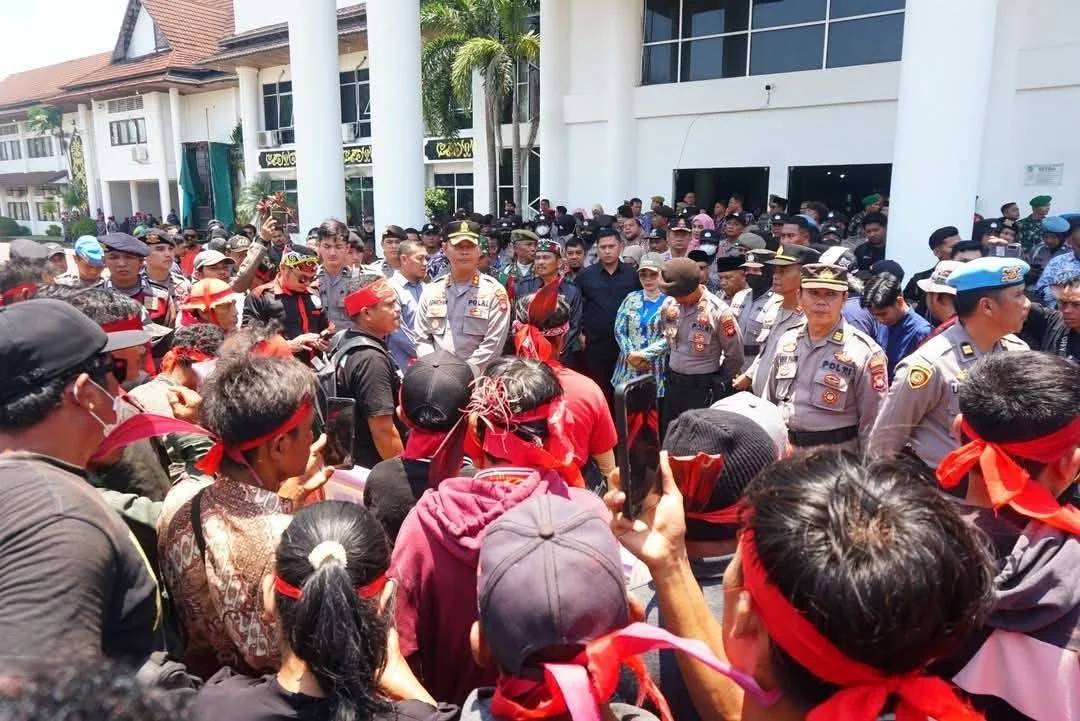 Kepala Daerah Turun Tangan! Ini Pernyataan Tegas Bupati Erlina Soal Konflik Warga Sadaniang dan PT AHAL. (FOTO: ISTIMEWA)