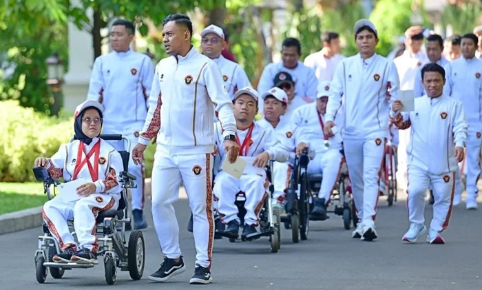 Presiden Joko Widodo memberikan apresiasi kepada kontingen Indonesia yang telah berjuang di ajang Paralimpiade Paris 2024 pada Rabu, 11 September 2024 di Halaman Istana Merdeka, Jakarta. Foto: BPMI Setpres/Vico.