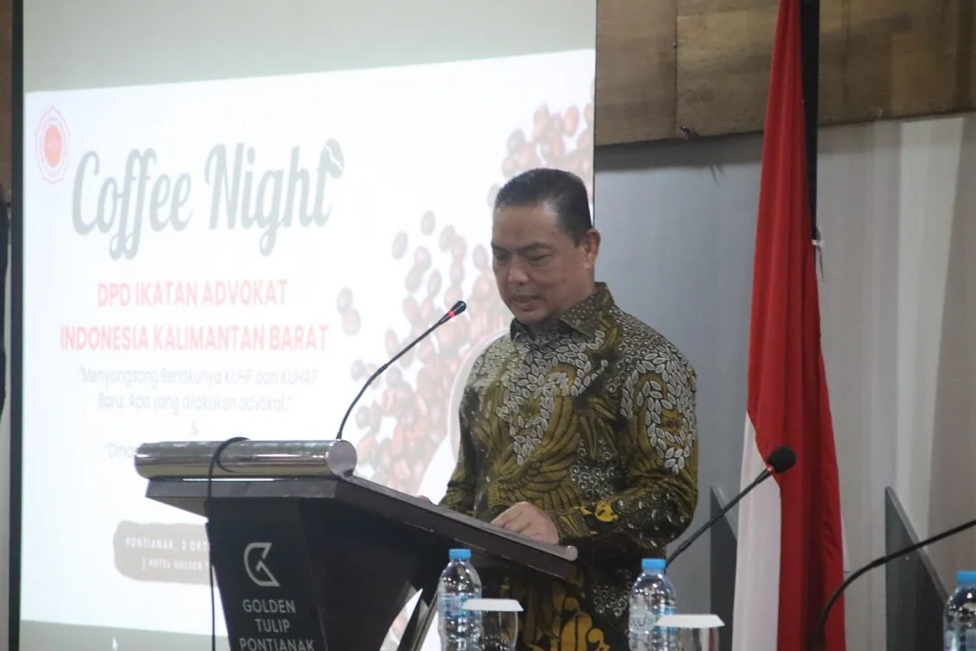Gubernur Kalbar, Ria Norsan beri sambutan di acara Coffe Night Ikadin Kalbar, Jumat malam (3/10/25). | HMI Desak Kejelasan Status Hukum Gubernur: Ria Norsan Imbau Warga Tak Terpancing Isu. (FOTO: ADPIM)
