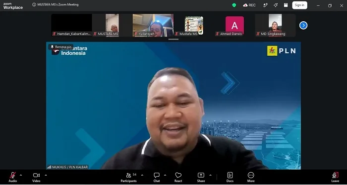 Manager Komunikasi dan Tanggung Jawab Sosial dan Lingkungan (TJSL) PLN UID Kalbar, Mukhlis Zarkasih saat paparan dalam  diskusi virtual Majelis Intelegensia MW Kahmi Kalbar dengan tajuk menuju Kalimantan Barat Terang 24 Jam Bedah Tuntas Pemadaman PLN, Min