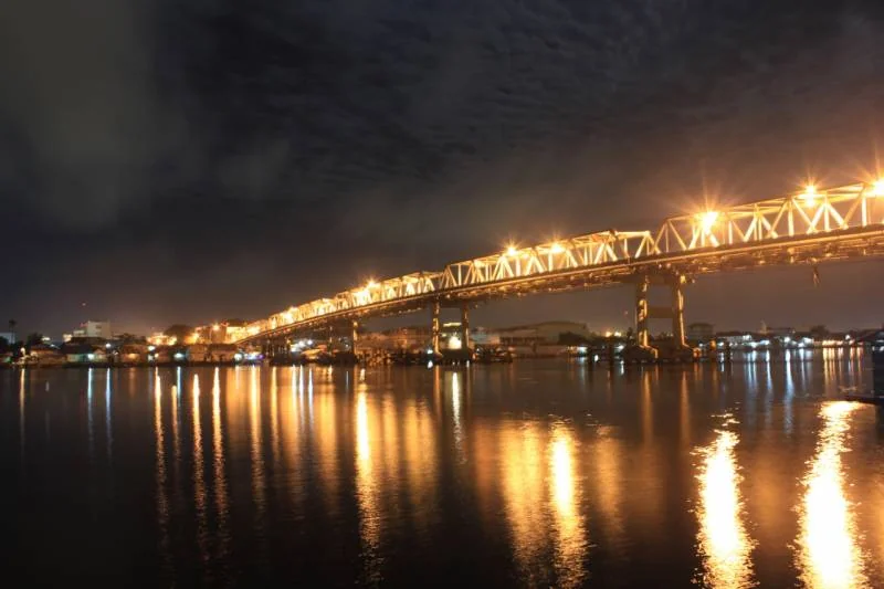 Pemandangan malam di Sungai Kapuas (Foto:Int)