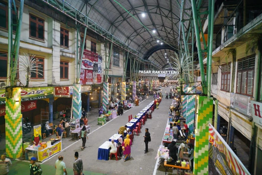 Pusat Kuliner Malam Pasar Tengah Pontianak Bangkitkan Nostalgia Kota Tua dengan Nuansa Heritage. (FOTO: ISTIMEWA)