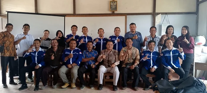 FOTO BERSAMA - Para Peserta FGD Pendidikan yang digelar Dewan Pendidikan Kalbar dan  engurus PGRI Kecamatan Sungai Laur Kabupaten Ketapang di di Gedung SDN 10, pada (28/2/2026)