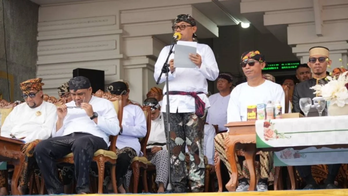 Puncak Erau Adat Kutai 2025 diwarnai prosesi sakral Ngulur Naga dan Belimbur. Foto: adpimprovkaltim