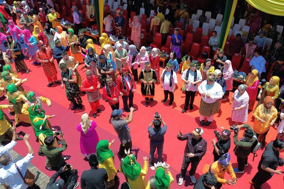 Festival Paradje' XVII Resmi Dibuka, Wagub Kalbar Ajak Masyarakat Lestarikan Budaya Melayu. (FOTO: ADPIM)
