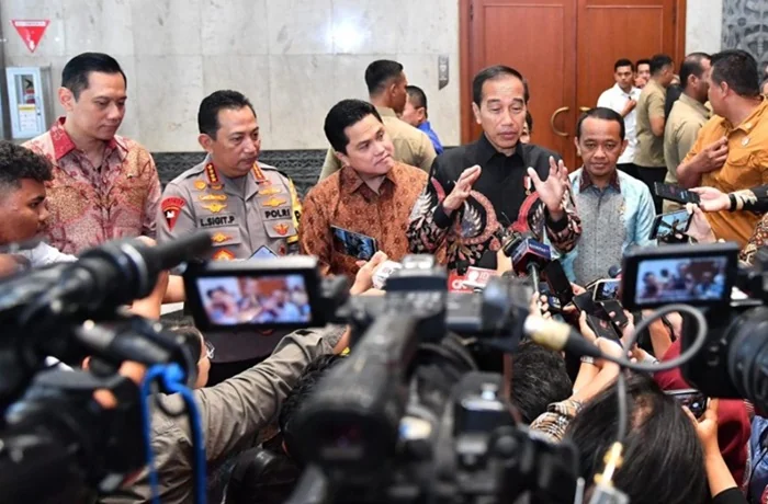Presiden Joko Widodo menyampaikan keterangannya kepada awak media usai peresmian pembukaan 10th Indonesia International Geothermal Convention and Exhibition (IIGCE) Tahun 2024 di Jakarta Convention Center (JCC), Jakarta, pada Rabu, 18 September 2024. Foto