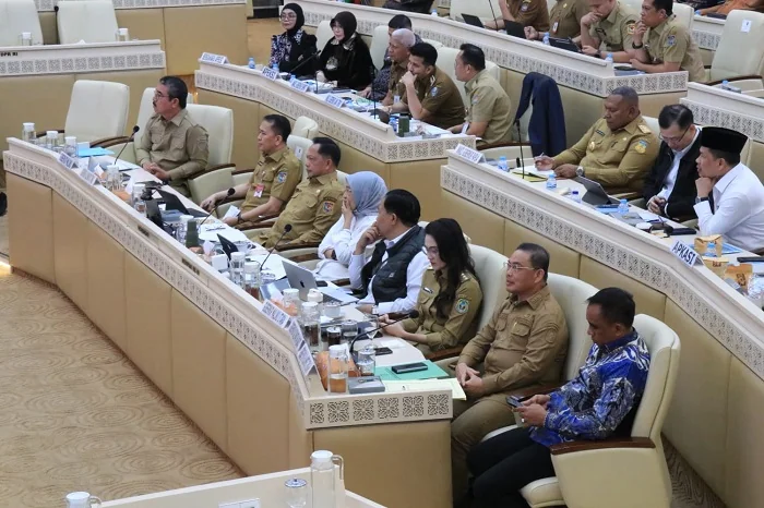 DENGAR PENDAPAT - Gubernur Kalimantan Barat Ria Norsan bersama para kepala daerah seluruh Indonesia saat menghadiri Rapat Dengar Pendapat (RDP) Komisi II DPR RI bersama Menteri Dalam Negeri, Menteri PAN-RB, para gubernur, serta perwakilan pemerintah daera
