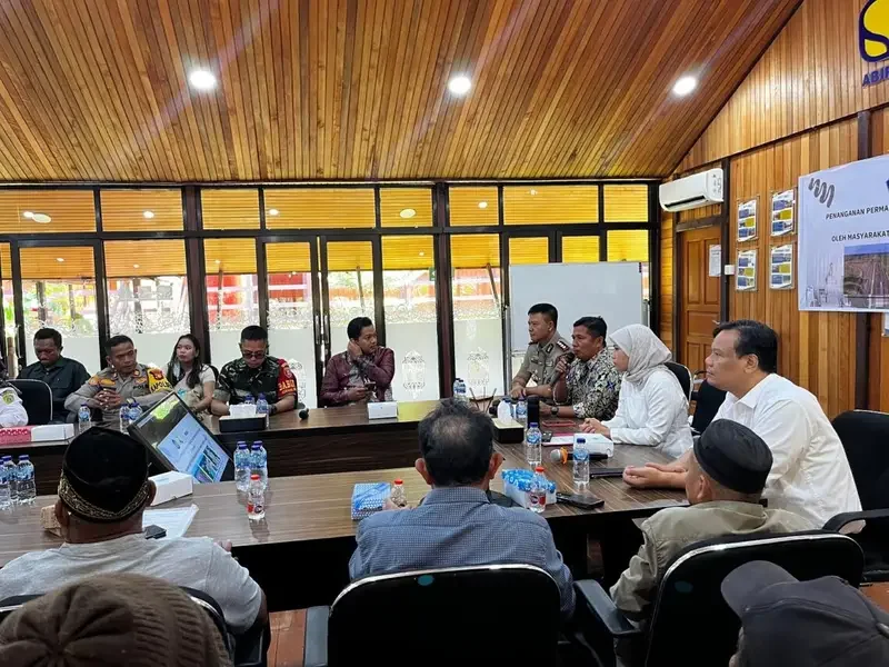 Rapat pembagian ganti untung pembebasan lahan proyek pembangunan tol IKN (IKN POS)